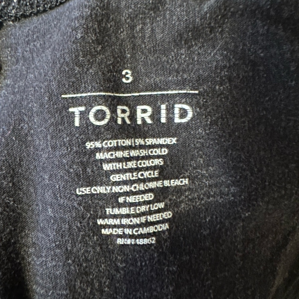 Torrid Black and Cream Patterned Leggings - Picture 7 of 7